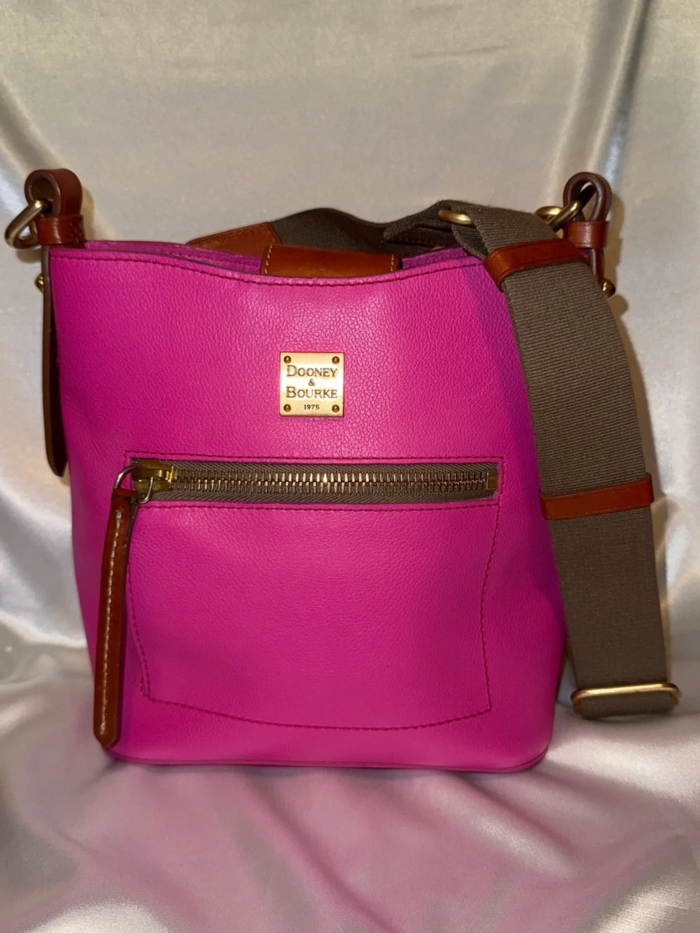 Dooney & Bourke Raleigh Roxy Leather Crossbody. - Picture 1 of 5